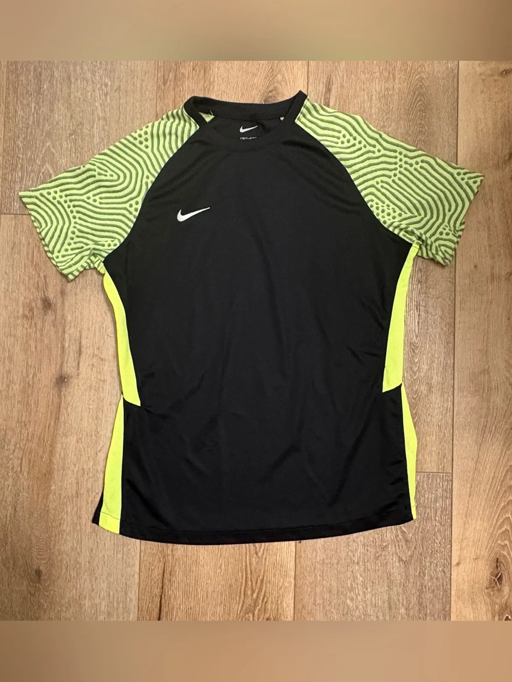 Nike Strike II Neon Green Athletic Short Sleeve Tee Women Large Soccer Practice